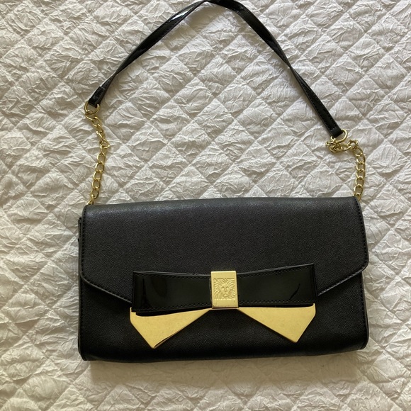 Elegant Black and Gold Women's Bag - Picture 1 of 6